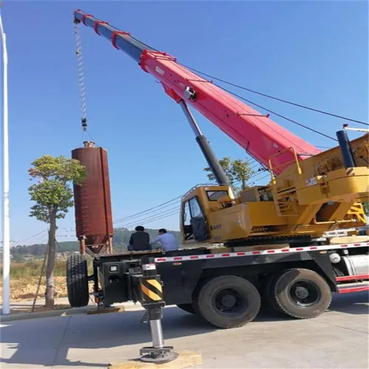 泉州洛江吊车租赁作业时的保养和维护